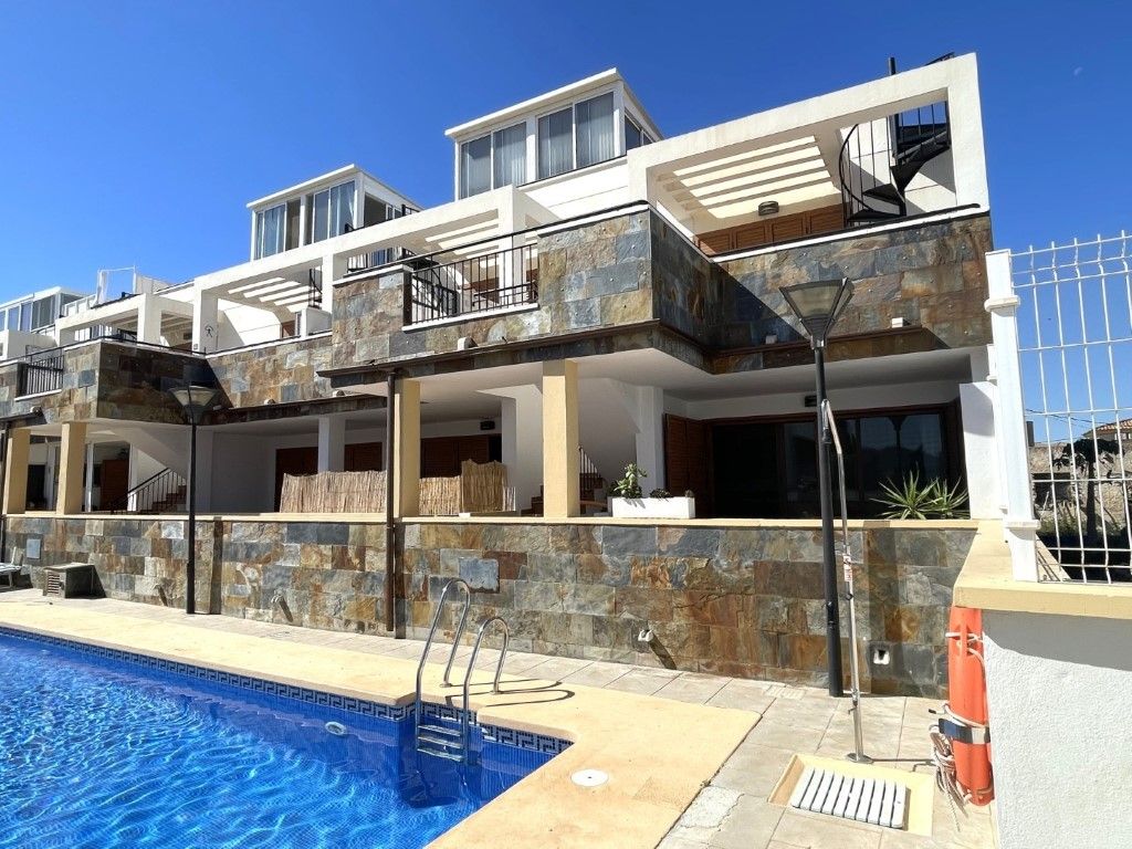 Vista exterior de Apartament en venda en Cuevas del Almanzora amb Terrassa, Moblat i Piscina comunitària