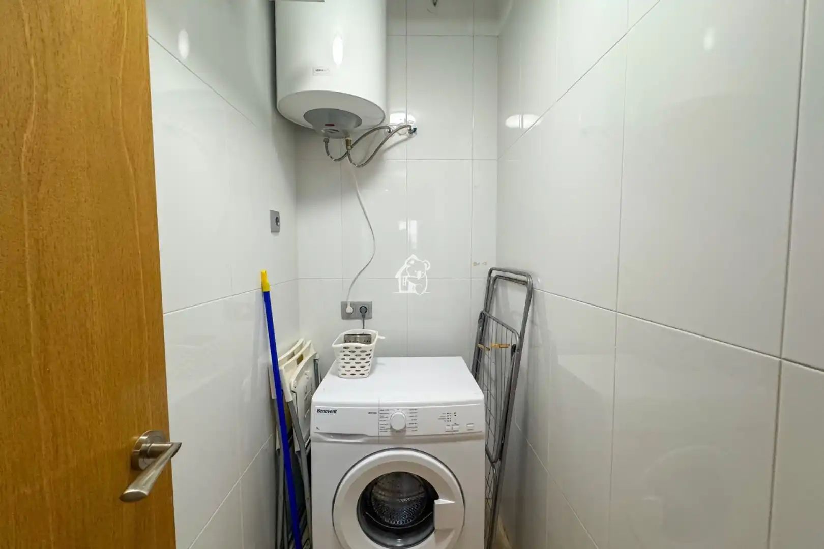 Bany de Apartament de lloguer en Torrevieja amb Aire condicionat, Terrassa i Moblat