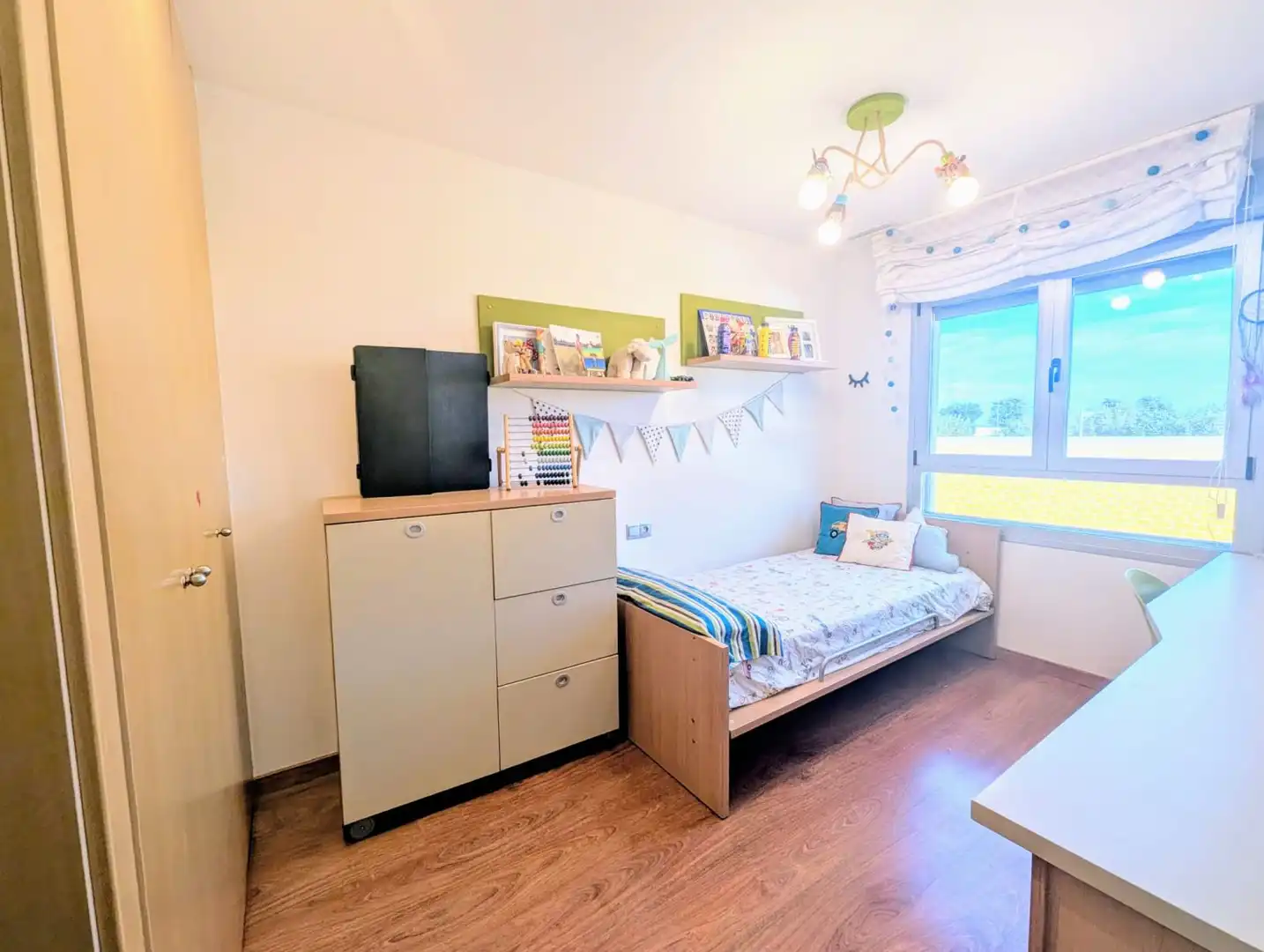 Habitación de Casa adosada en venta en Castellón de la Plana / Castelló de la Plana con Aire acondicionado, Calefacción y Terraza