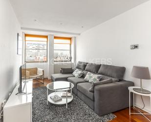 Sala d'estar de Apartament de lloguer en  Madrid Capital amb Aire condicionat, Calefacció i Moblat