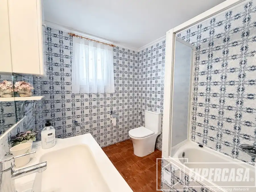 Baño de Piso en venta en Llíria con Aire acondicionado
