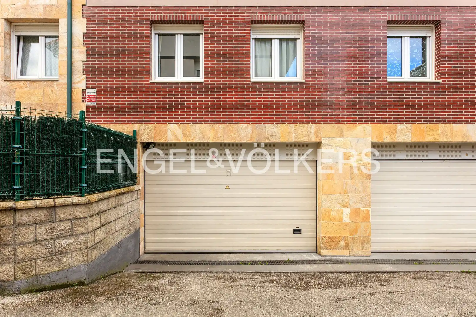 Parking de Casa o chalet en venta en Castro-Urdiales con Calefacción, Jardín privado y Terraza