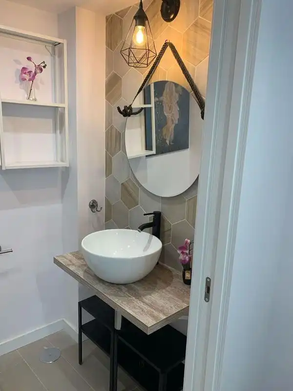 Bathroom of Flat for rent in Granada  with Air Conditioner, Parquet flooring and Furnished