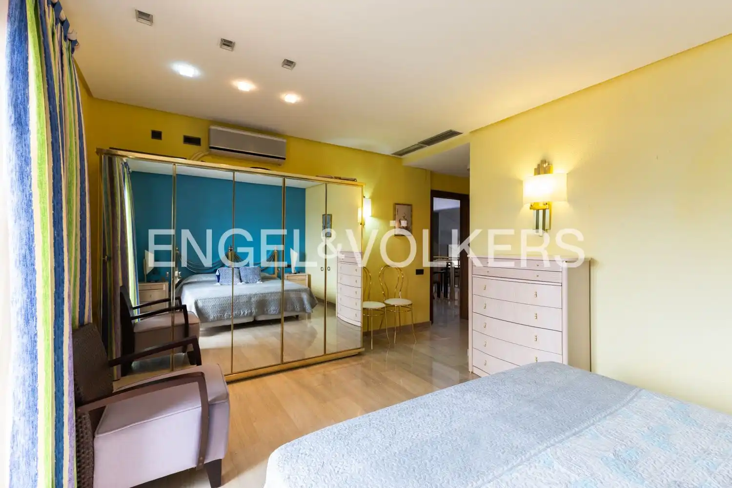 Habitación de Casa o chalet en venta en Chiva con Aire acondicionado, Calefacción y Jardín privado