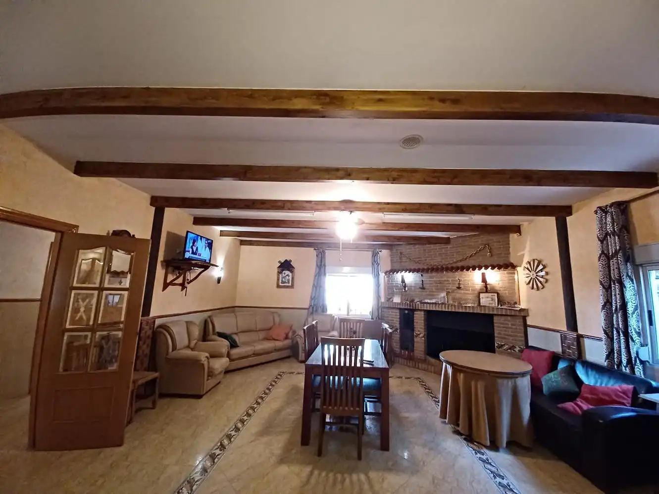 Chalet con piscina en venta en La Roda