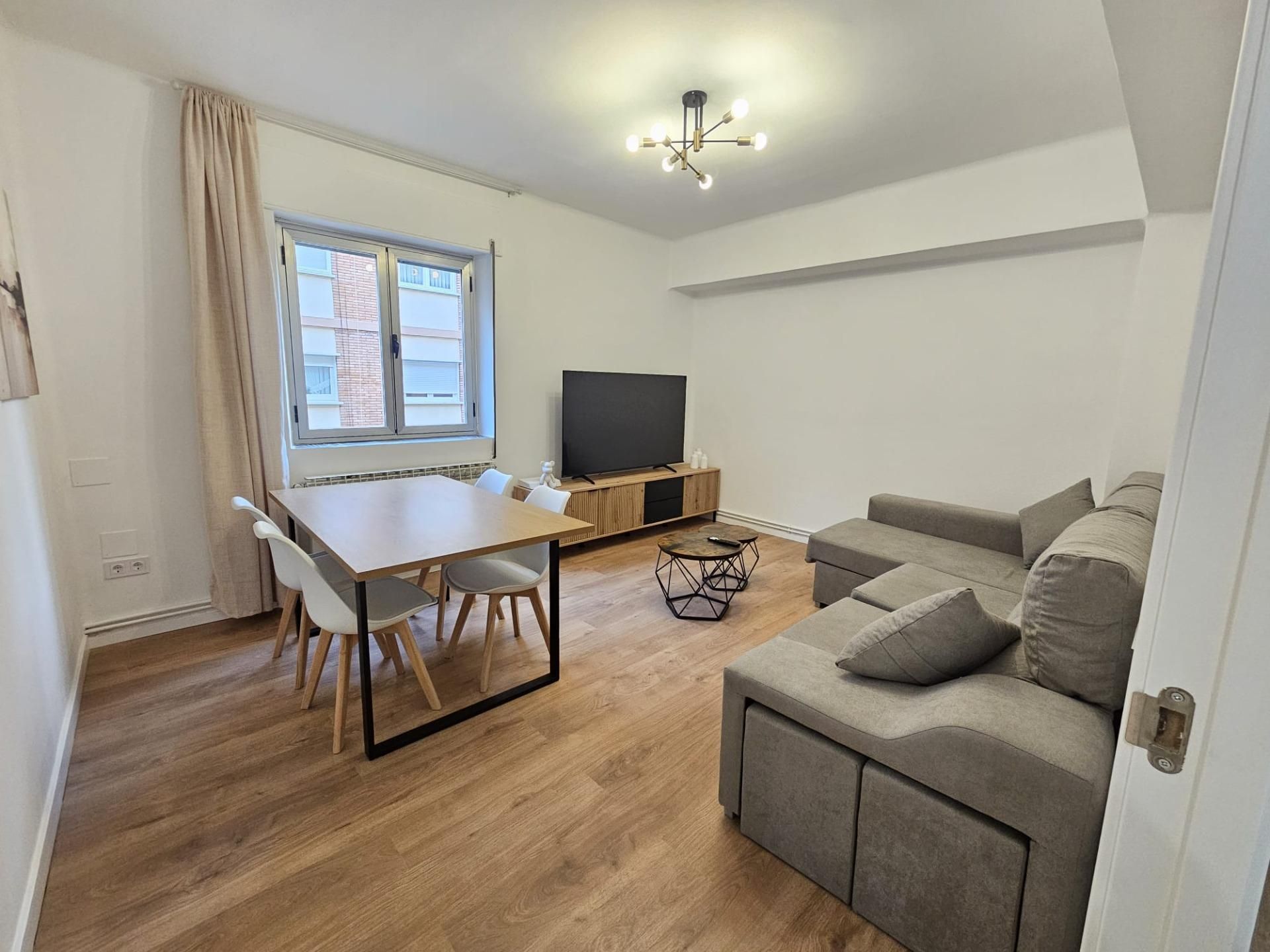 Flat to rent in Calle QUINTA, San Bernardo, San Bernardo - Carmelitas - Campus