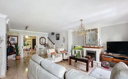 Living room of Single-family semi-detached for sale in Estepona  with Air Conditioner and Terrace