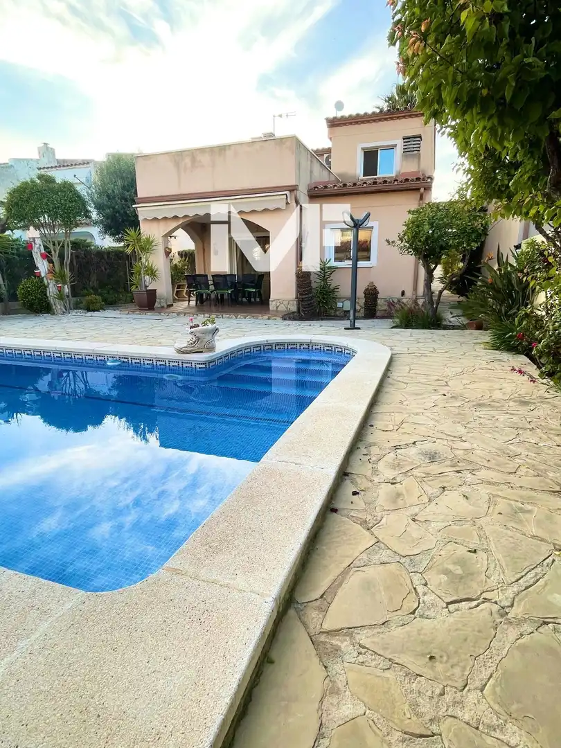Schwimmbecken von Haus oder Chalet zum Verkauf in Mont-roig del Camp mit Klimaanlage und Schwimmbad