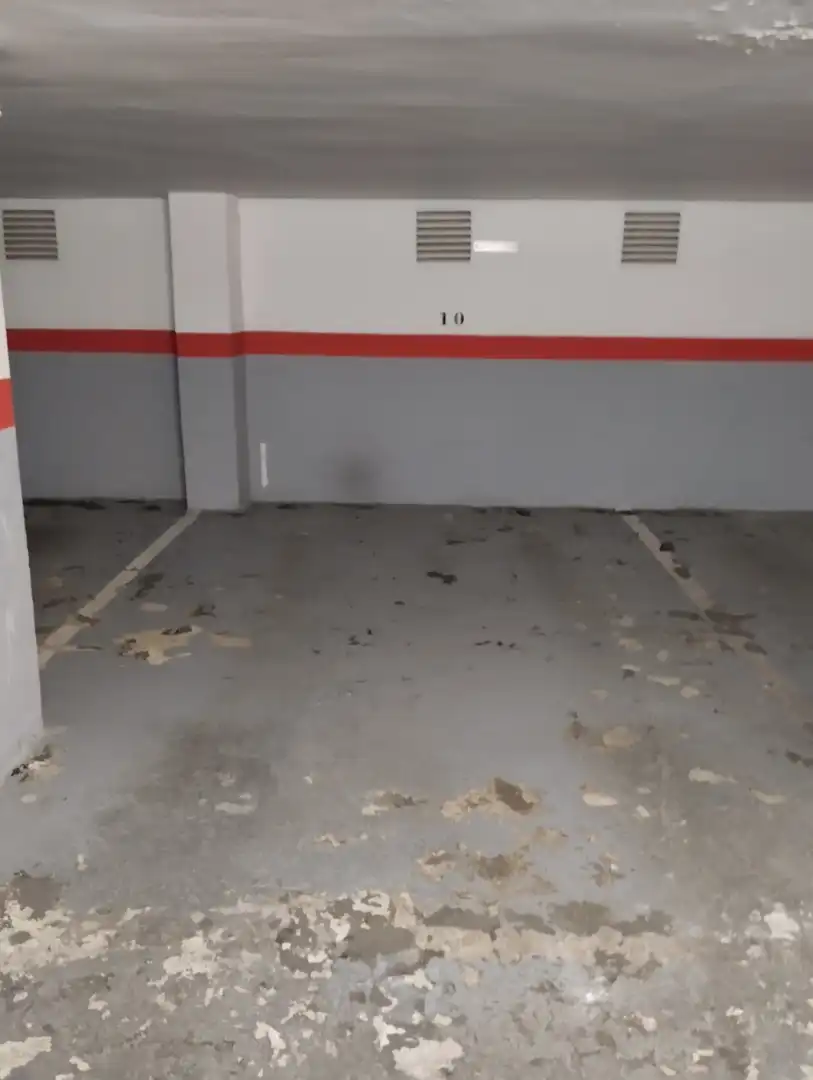 Garaje de alquiler en Carrer de la Sèquia, Centre - Passeig i Rodalies