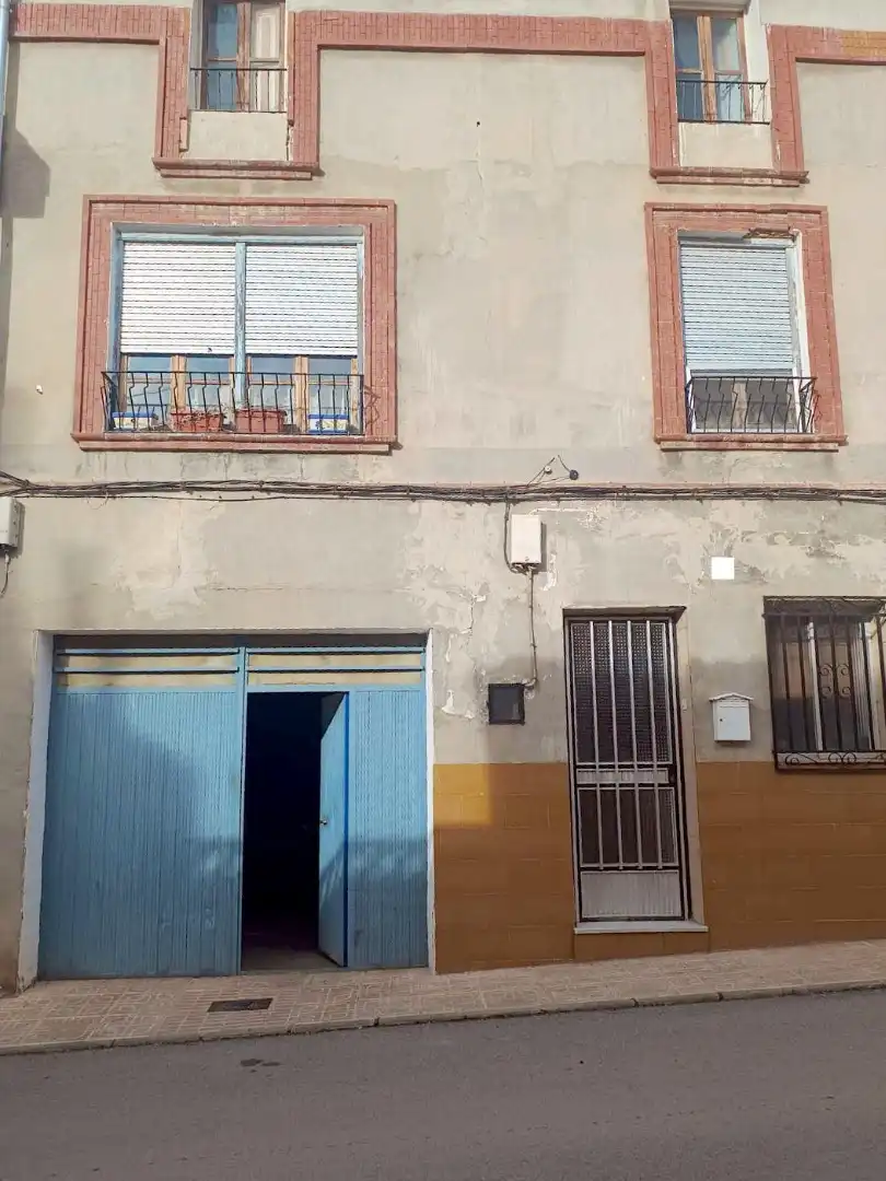 Vista exterior de Casa o xalet en venda en Venta del Moro amb Terrassa, Traster i Moblat