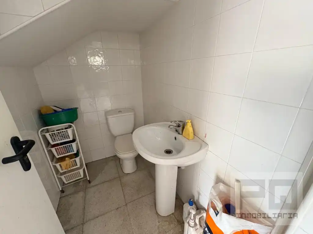 Badezimmer von Haus oder Chalet zum Verkauf in Las Navas del Marqués  mit Ofen, Waschmaschine und Mikrowelle