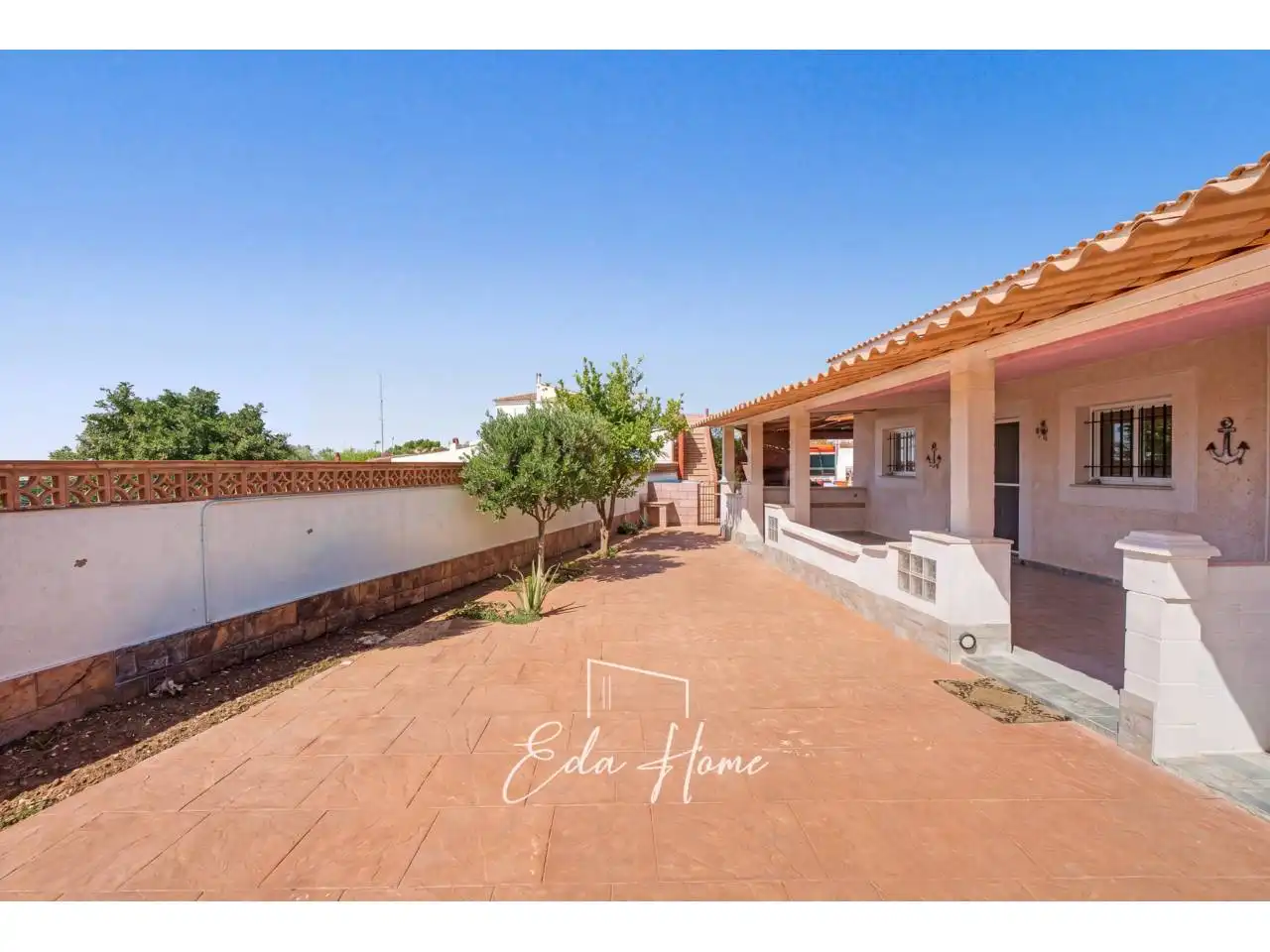 Exterior view of Houses for sale in Vilanova i la Geltrú