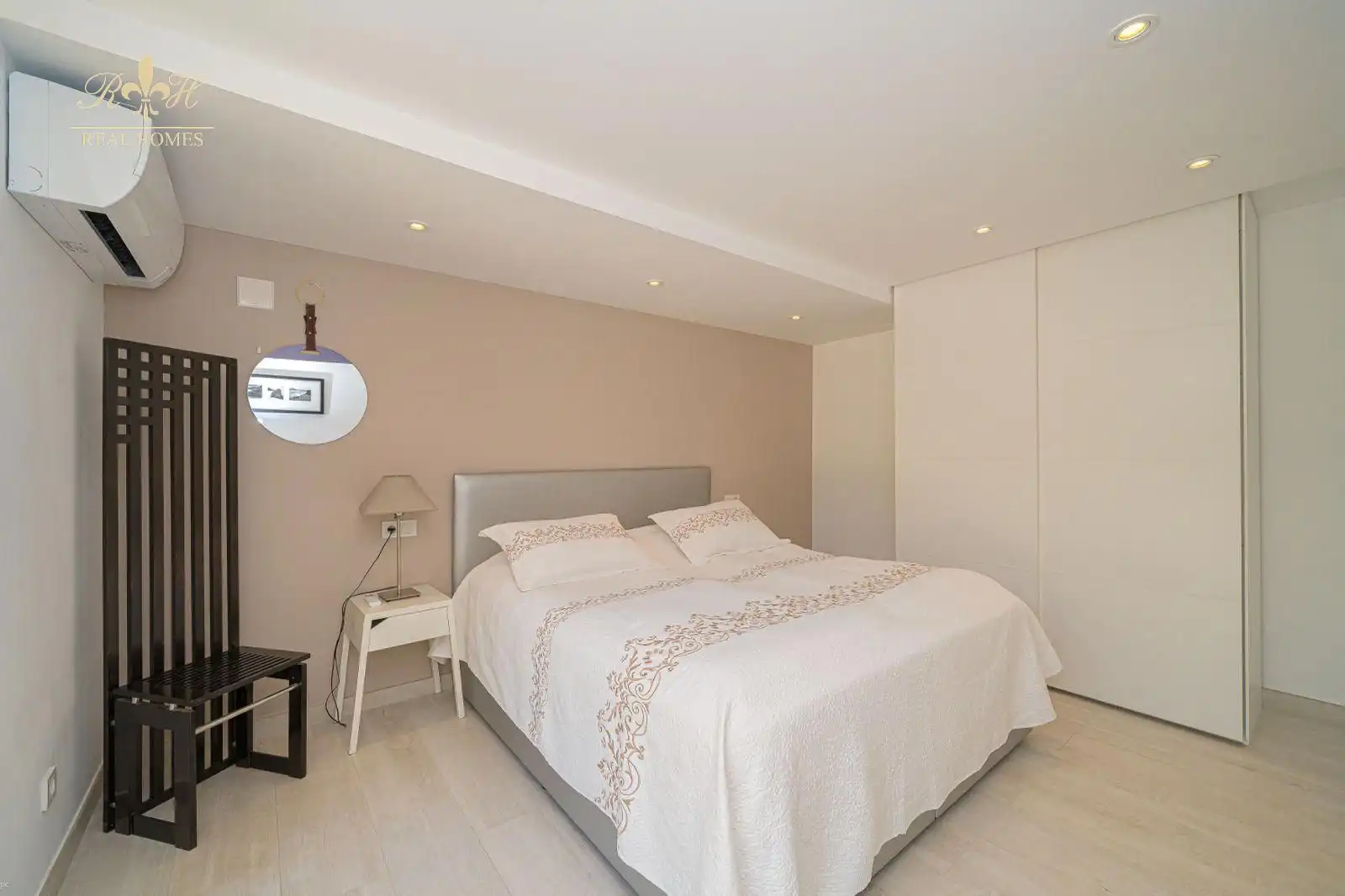 Bedroom of Houses for sale in L'Alfàs del Pi  with Air Conditioner, Terrace and Swimming Pool
