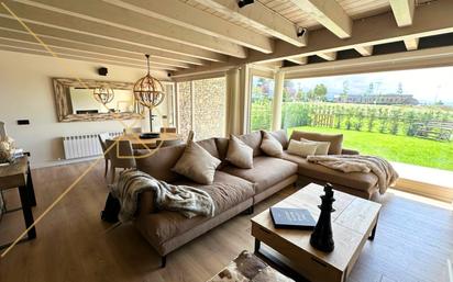 Living room of Country house for sale in Alp  with Air Conditioner, Heating and Private garden