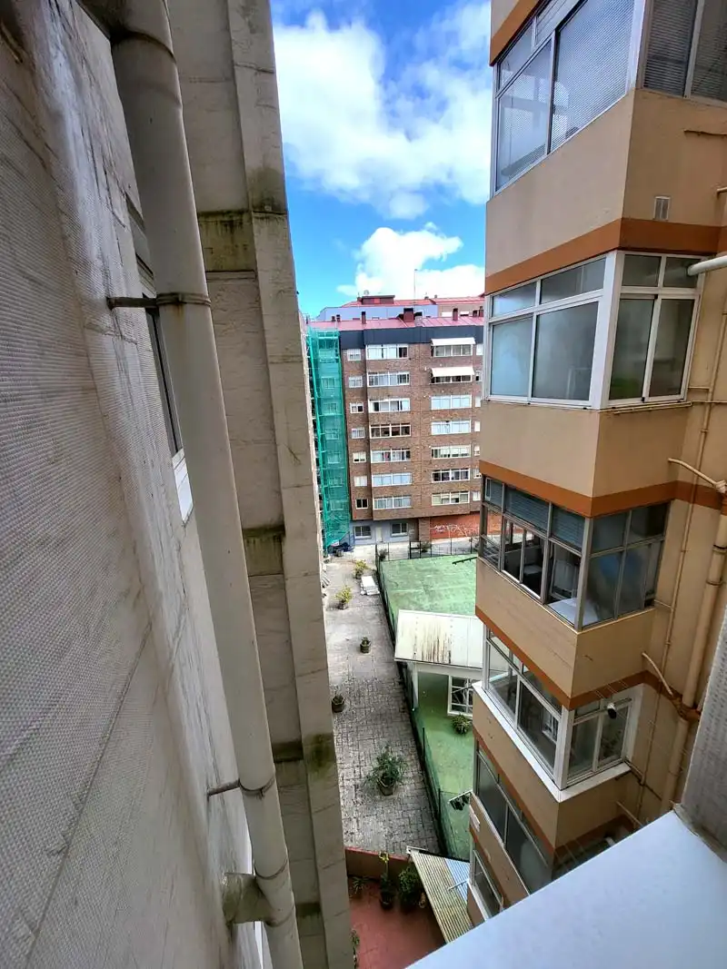 Vista exterior de Pis per a compartir en Vigo  amb Calefacció, Terrassa i Moblat