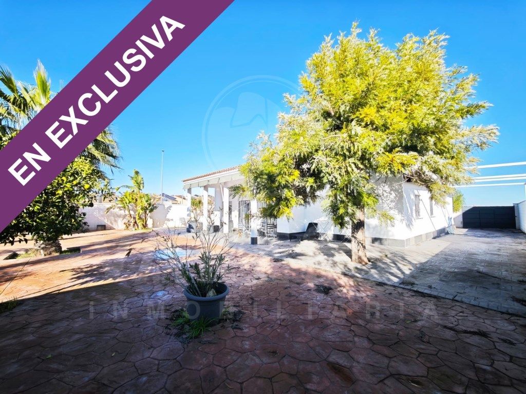 Vista exterior de Casa o xalet en venda en Espartinas