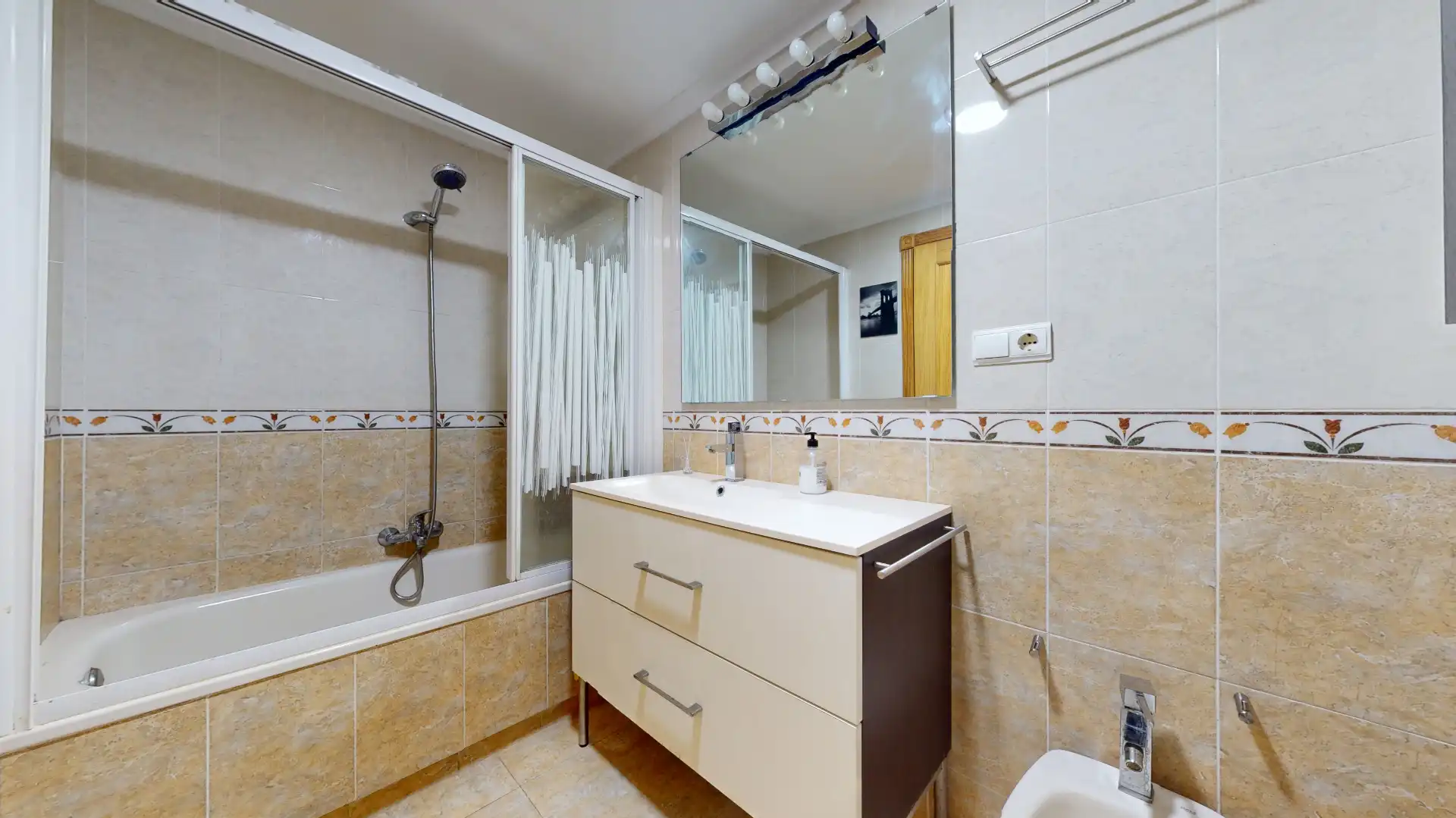 Baño de Piso en venta en Mutxamel con Aire acondicionado, Trastero y Alarma