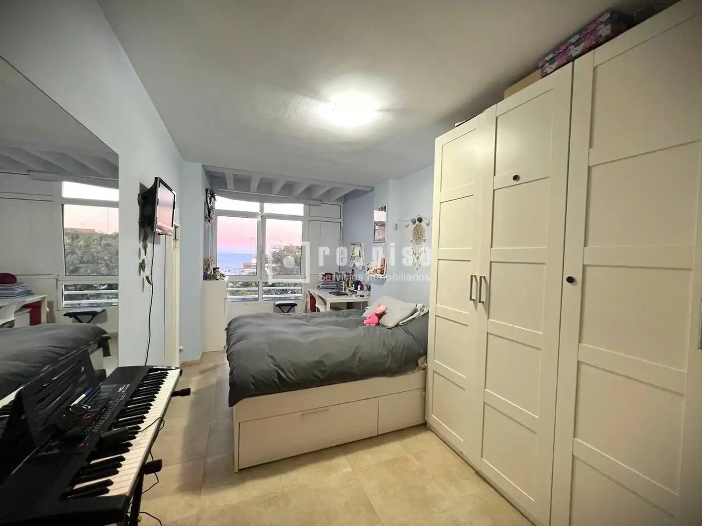 Schlafzimmer von Dachboden zum Verkauf in Torremolinos mit Klimaanlage, Heizung und Privatgarten