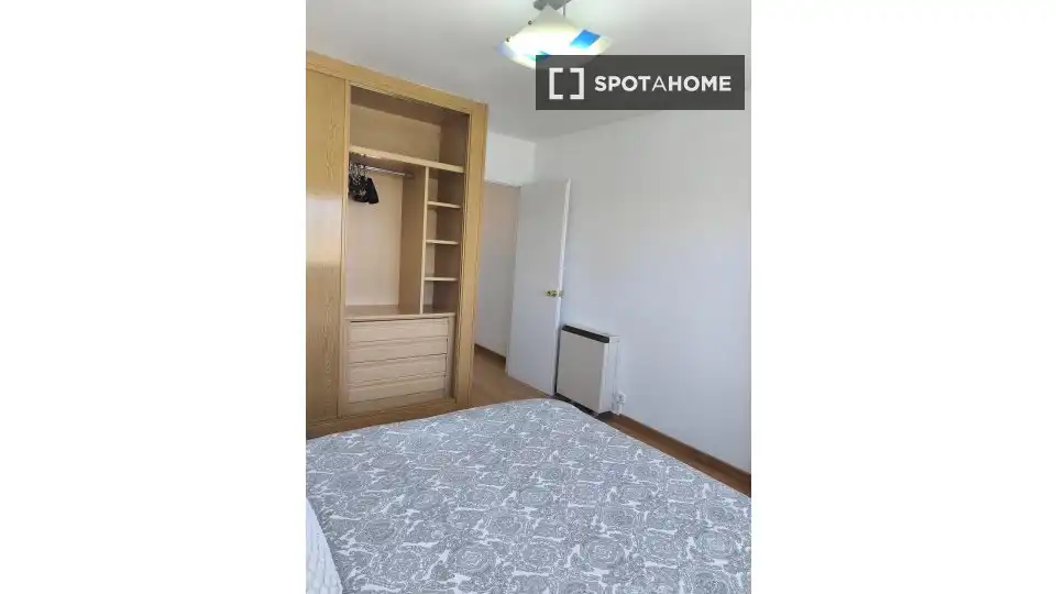 Schlafzimmer von Wohnung zur untervermieten in Madrid mit Klimaanlage, Heizung und Terrasse