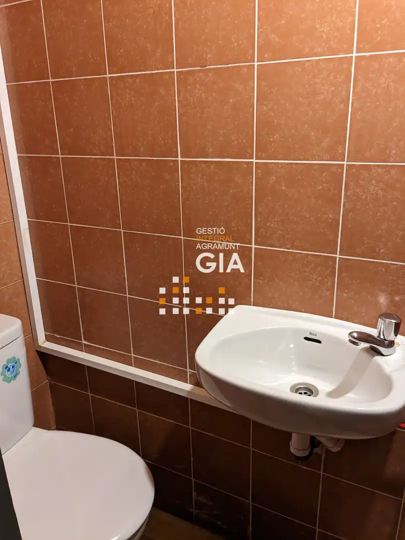 Bany de Local de lloguer en Agramunt amb Aire condicionat