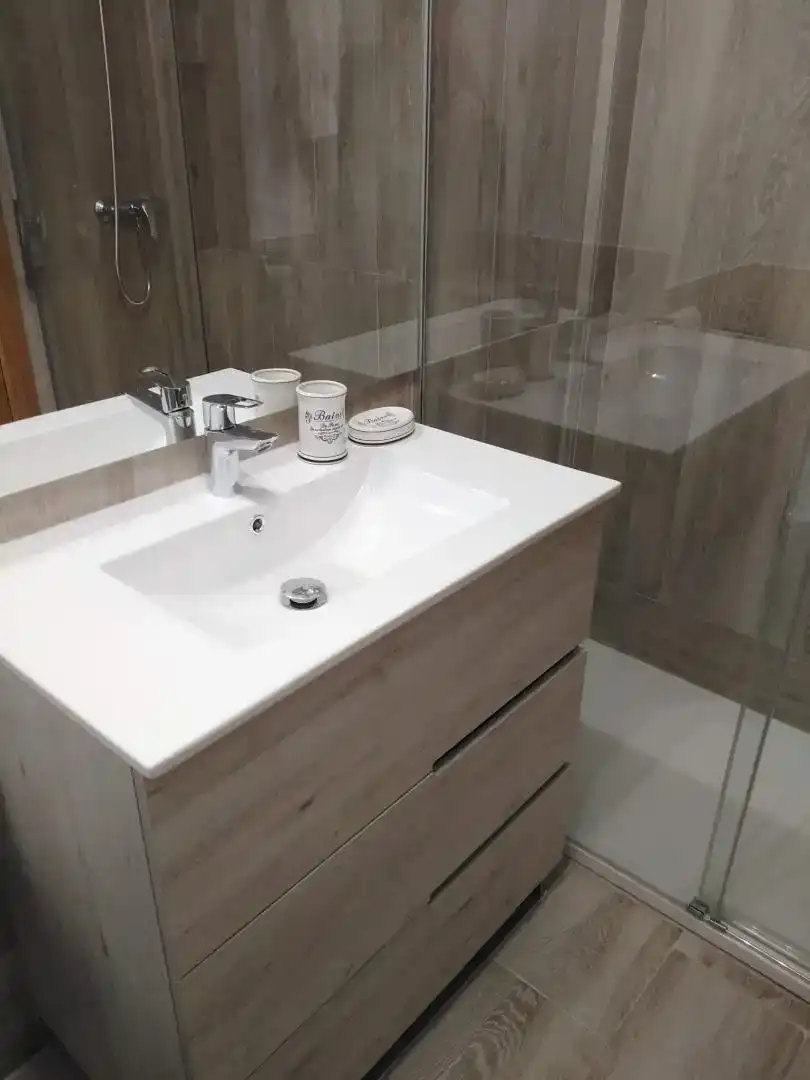 Badezimmer von Wohnung zur Miete in Cartagena mit Klimaanlage, Privatgarten und Abstellraum