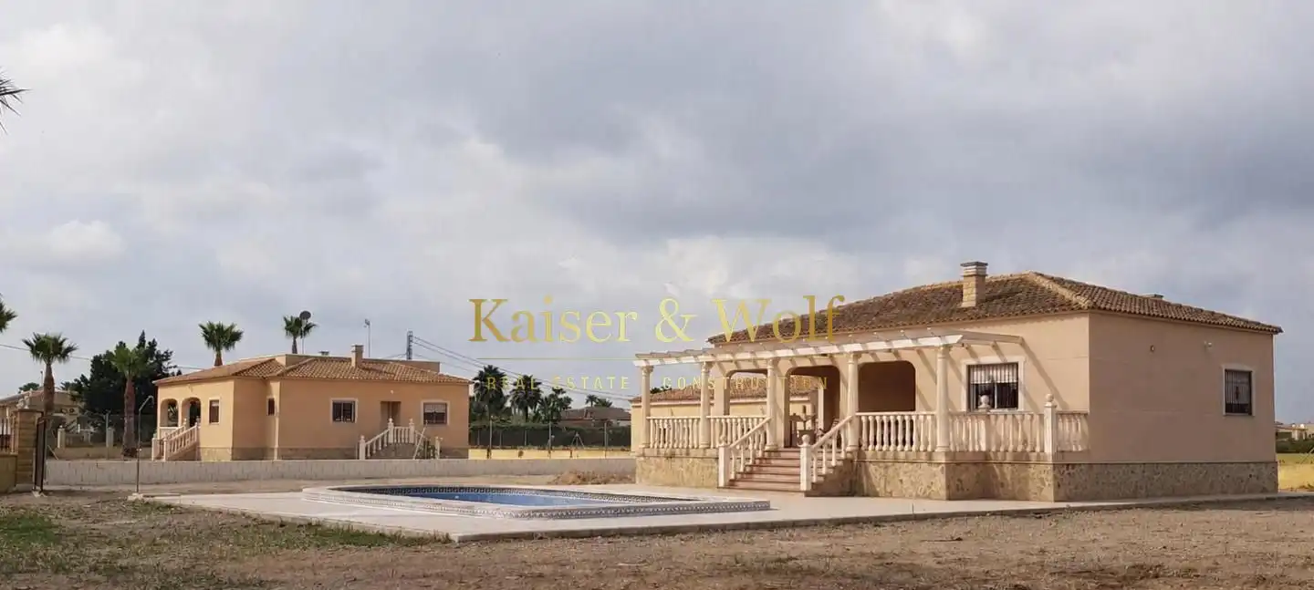 Casa rústica con piscina en venta en Camino de los Abadia