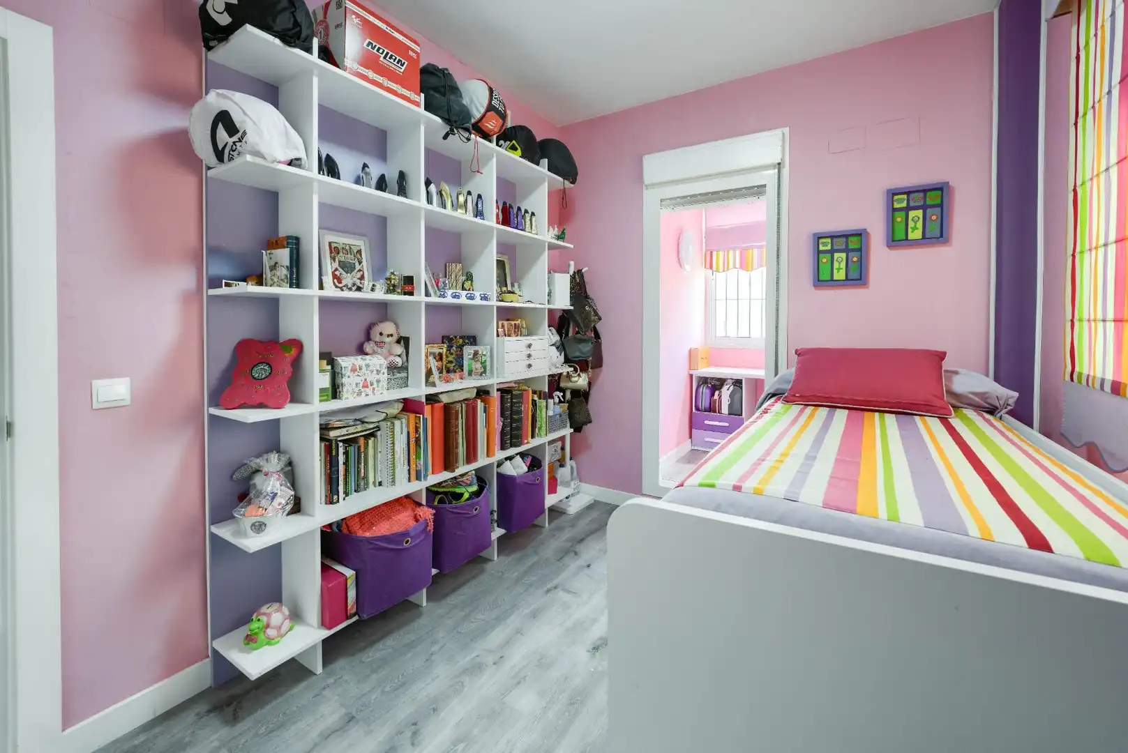 Schlafzimmer von Einfamilien-Reihenhaus zum Verkauf in Espartinas mit Klimaanlage, Heizung und Parkett