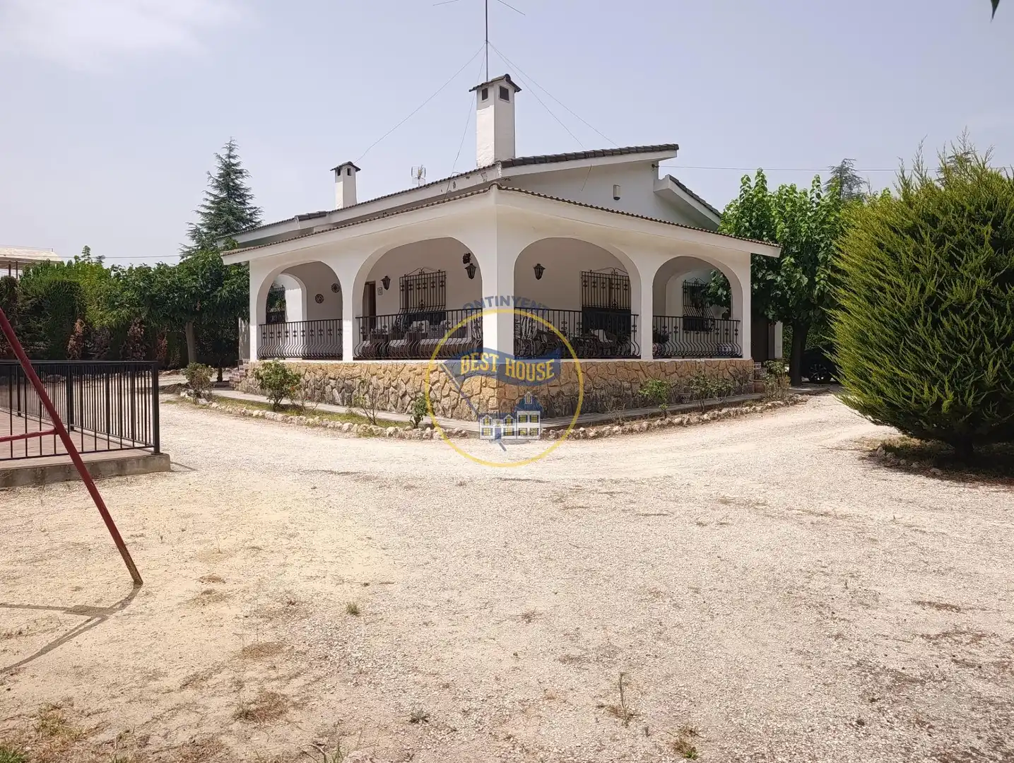 Vista exterior de Casa o xalet en venda en Ontinyent amb Aire condicionat, Calefacció i Jardí privat