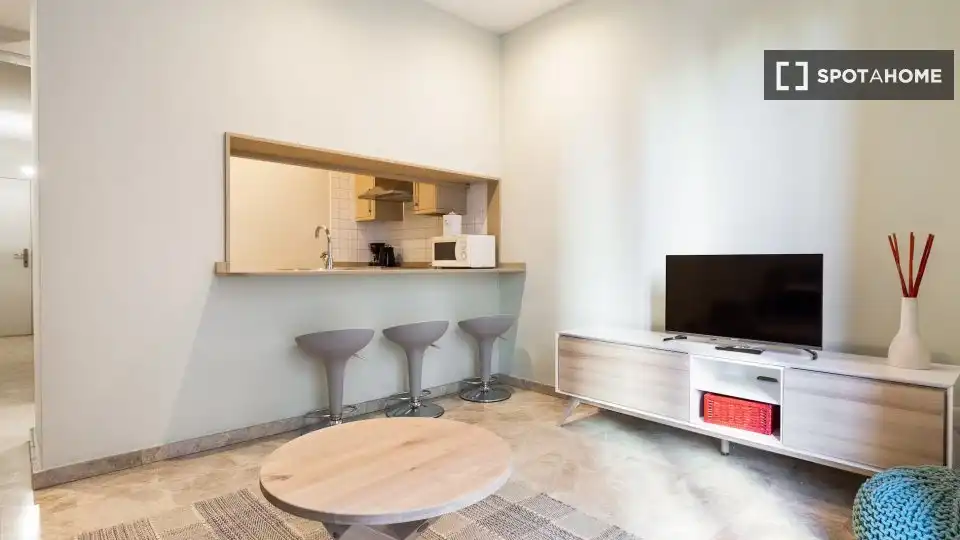 Flat with terrace to rent in Ciutat Vella, imagen 3