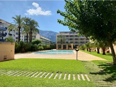Appartement compact avec piscine à vendre à Las Rotas / Les Rotes
