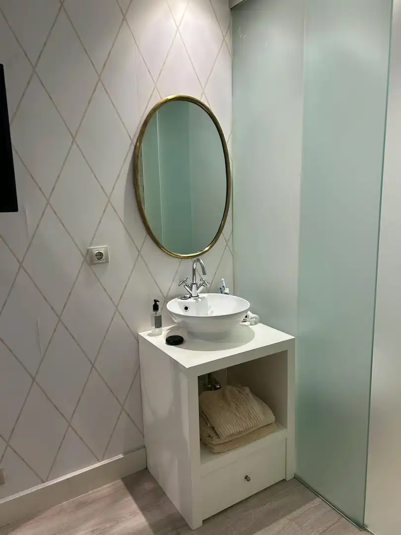 Badezimmer von Wohnung zur untervermieten in Madrid mit Klimaanlage, Heizung und Möbliert