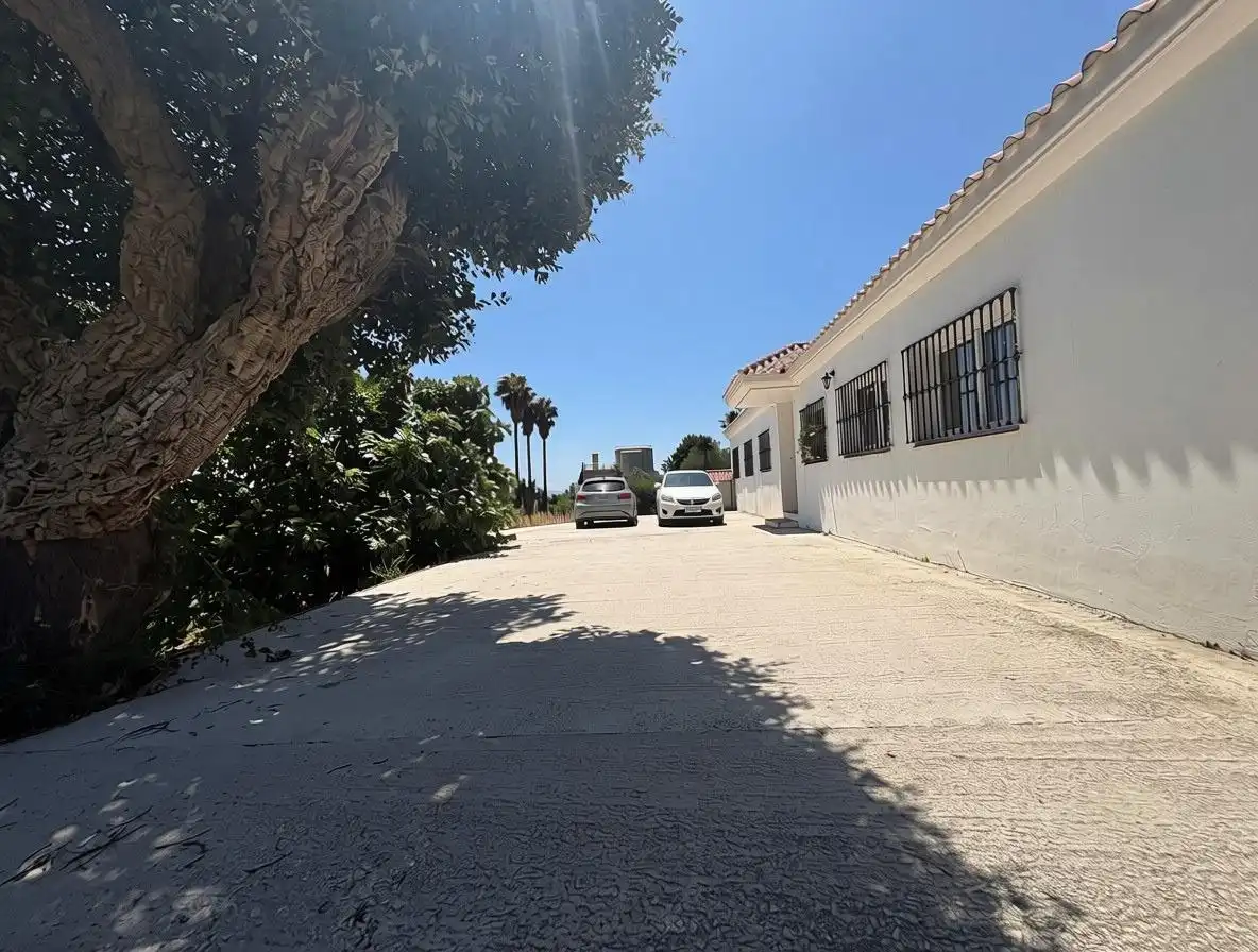 Vista exterior de Casa o xalet en venda en Tarifa amb Jardí privat i Terrassa