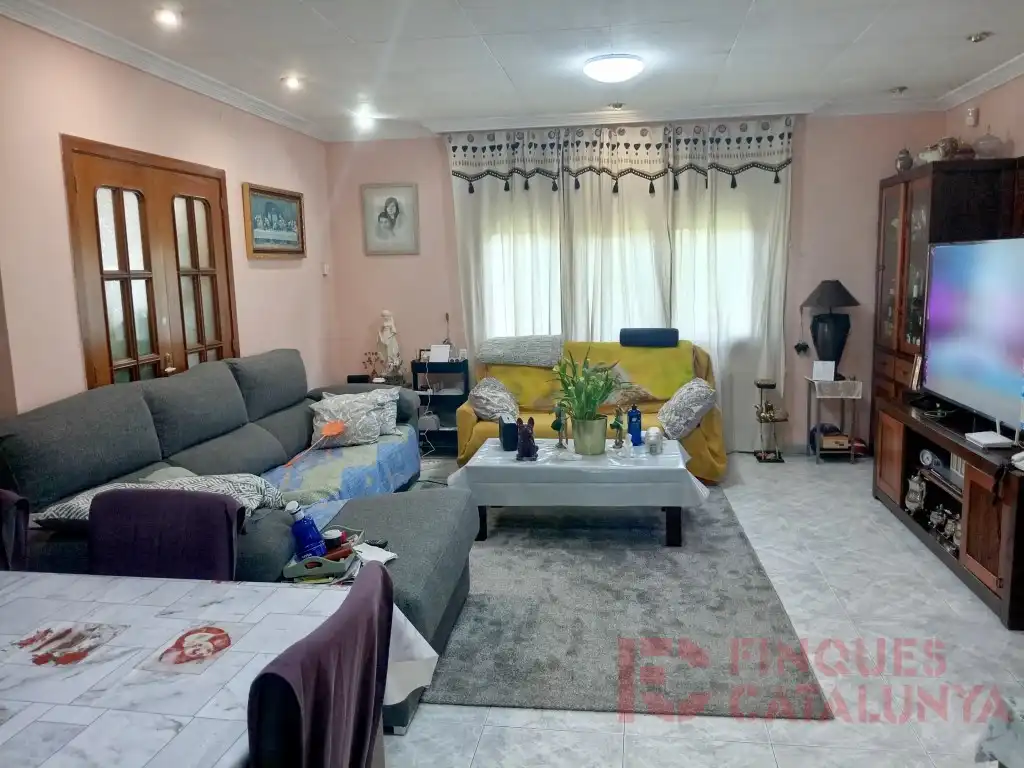 Sala d'estar de Casa o xalet en venda en Vilobí d'Onyar