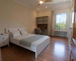 Bedroom of Flat to share in Paterna  with Swimming Pool