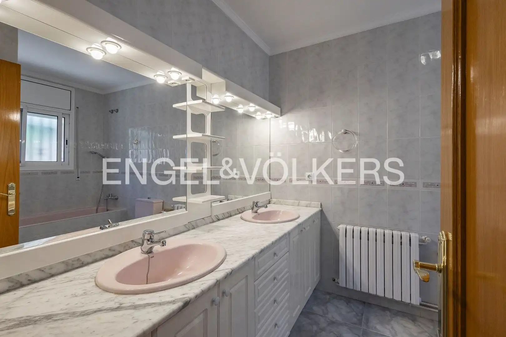 Baño de Casa o chalet de alquiler en Viladecans con Aire acondicionado, Calefacción y Jardín privado