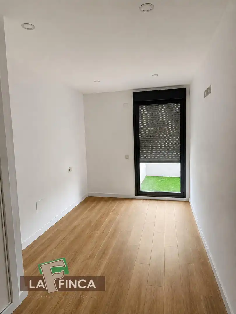 Habitación de Piso en venta en Oviedo  con Calefacción, Parquet y Terraza