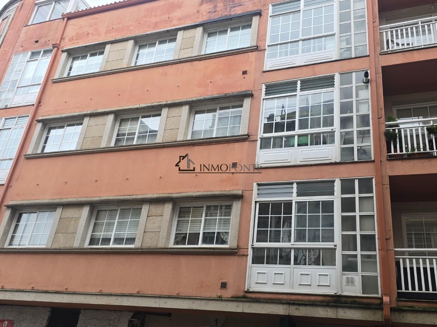 Vista exterior de Pis en venda en Pontevedra Capital 