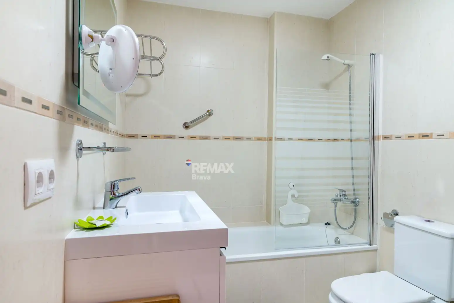 Bathroom of Flat for sale in Roses  with Air Conditioner, Heating and Terrace