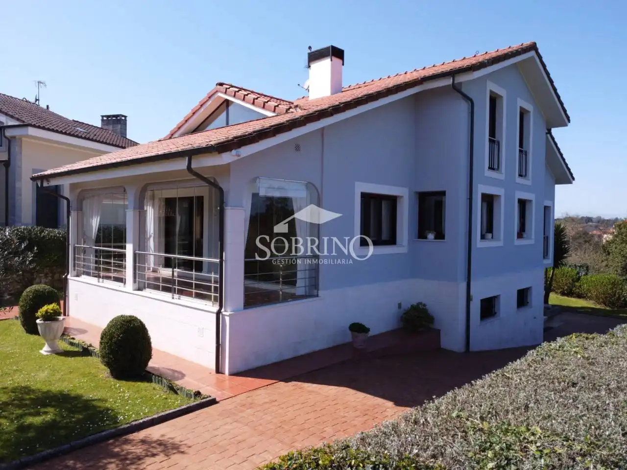 Vista exterior de Casa o xalet en venda en Llanes amb Calefacció, Jardí privat i Terrassa