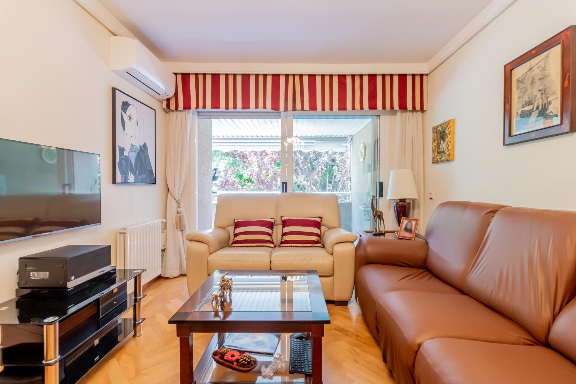 Sala de estar de Piso en venta en Pozuelo de Alarcón con Aire acondicionado, Calefacción y Terraza