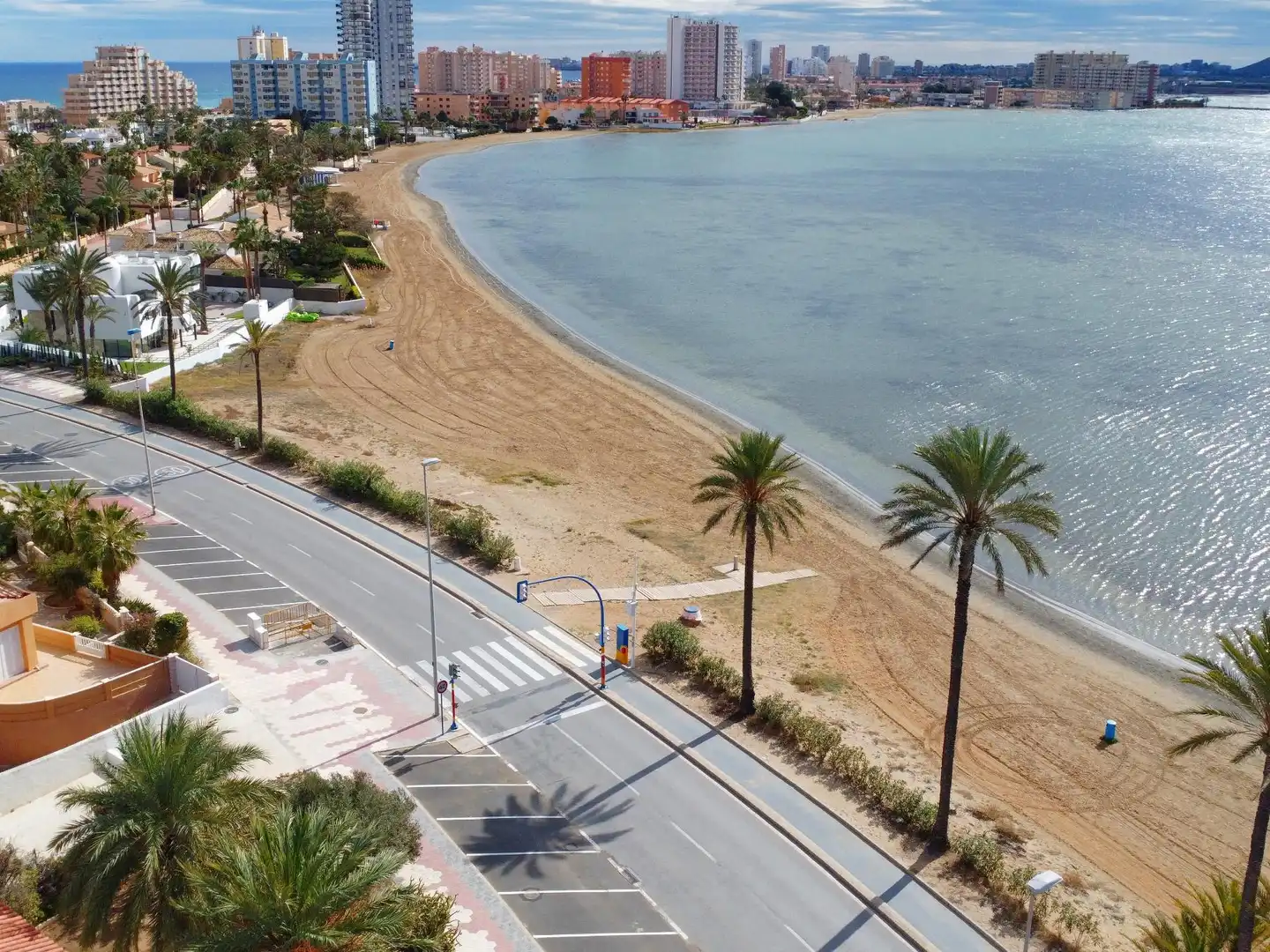 Vista exterior de Apartamento de alquiler en La Manga del Mar Menor con Terraza y Piscina