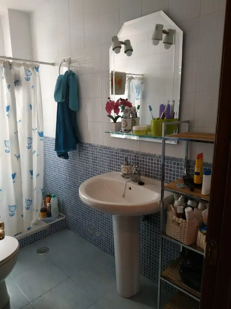 Badezimmer von Wohnung zur untervermieten in Granada mit Heizung und Möbliert