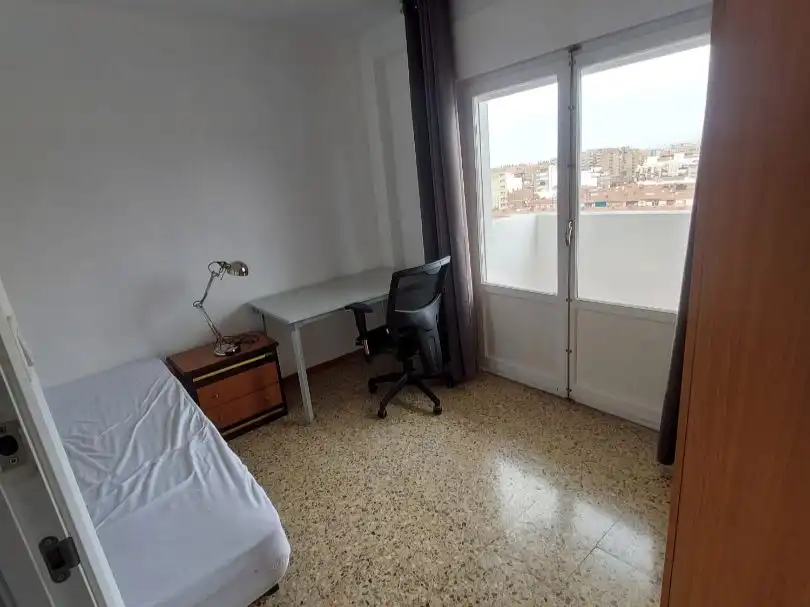 Dormitori de Pis en venda en Zaragoza amb Terrassa, Moblat i Forn