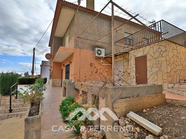 House for sale in Alfarnatejo