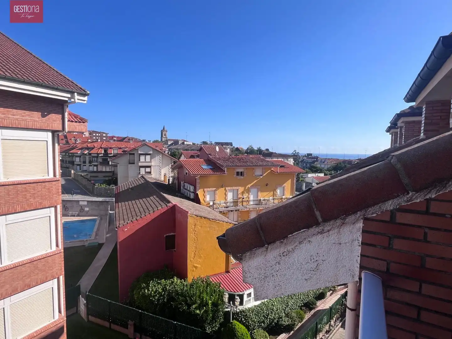 Außenansicht von Dachboden zum Verkauf in Noja mit Heizung, Terrasse und Möbliert