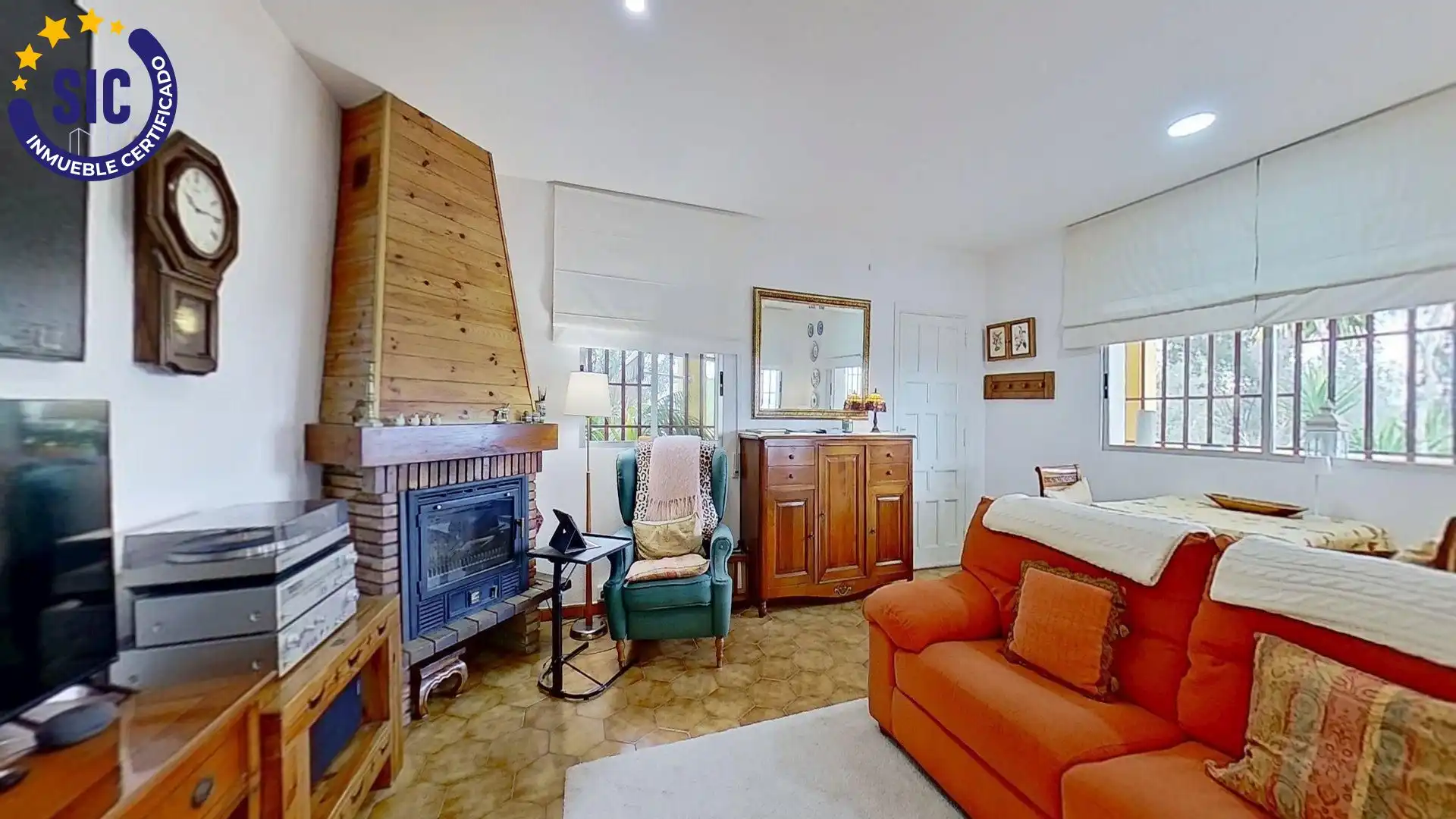 Sala d'estar de Casa o xalet en venda en Chiva amb Jardí privat, Terrassa i Traster