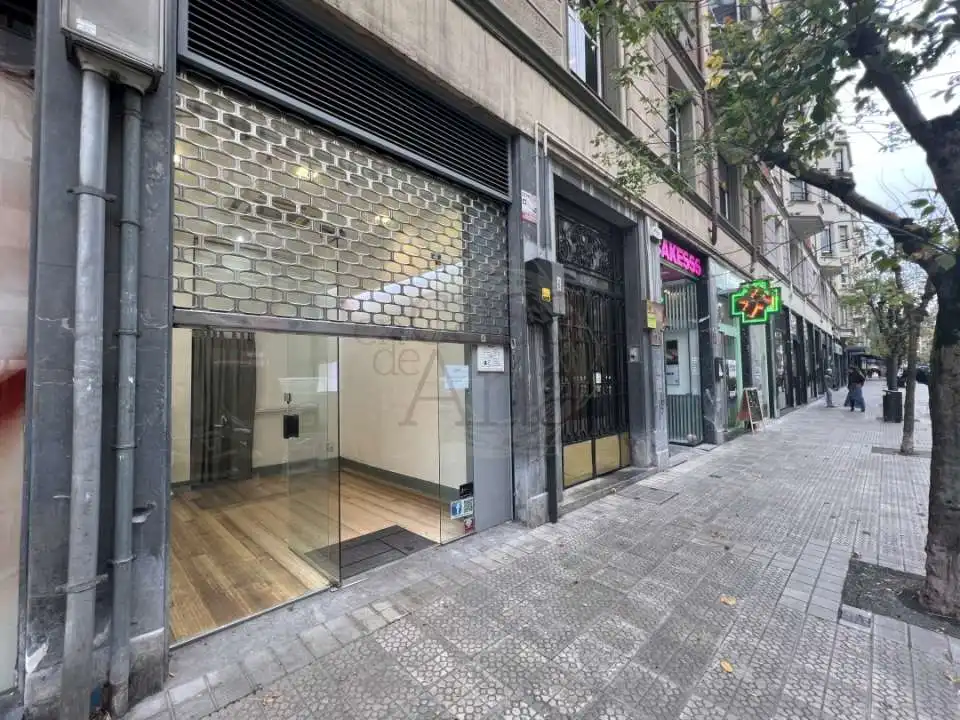 Local comercial de lloguer a Alda. Urquijo, imagen 2