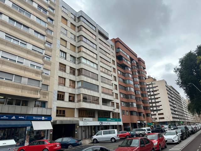 Oficina en Venta en Avenida Reyes Católicos en Reyes Católicos