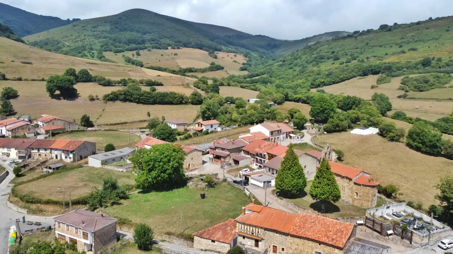 Vista exterior de Casa o xalet en venda en Santiurde de Reinosa amb Calefacció i Terrassa
