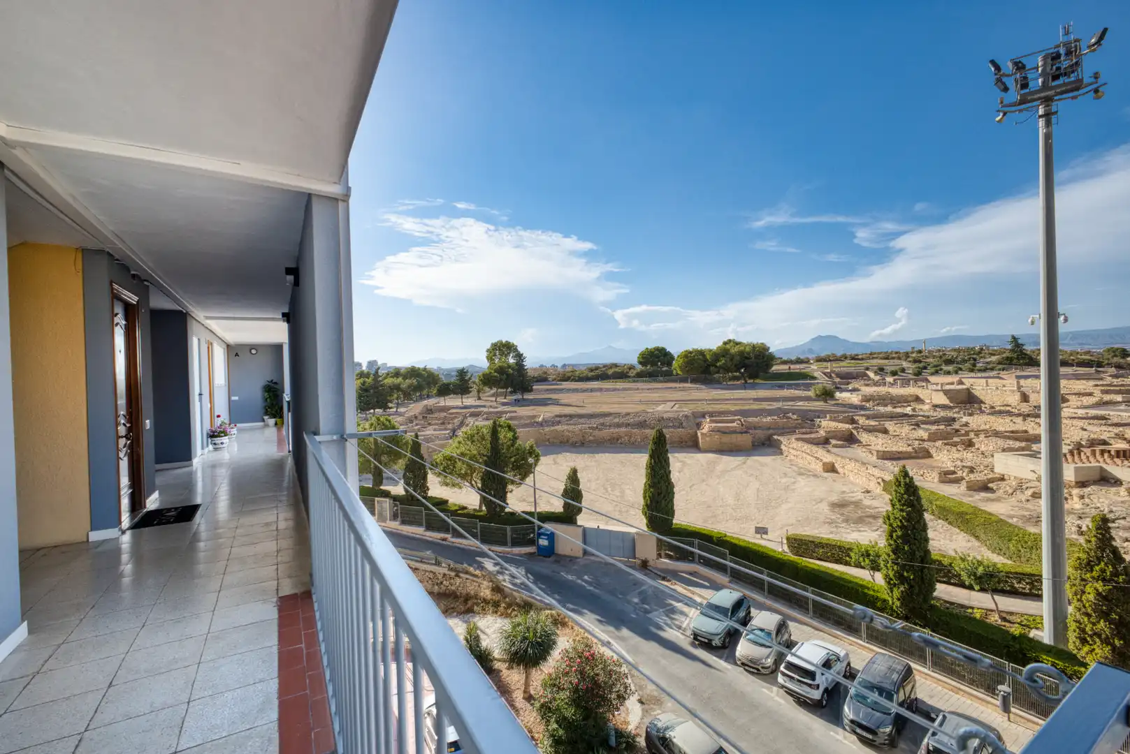 Außenansicht von Wohnung zur Miete in Alicante / Alacant mit Klimaanlage, Heizung und Privatgarten